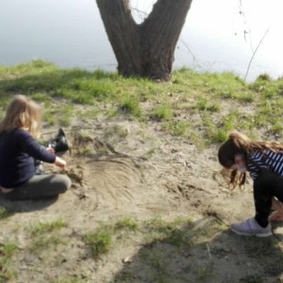 Jeu libre au bord du Rhône : la passion du sable